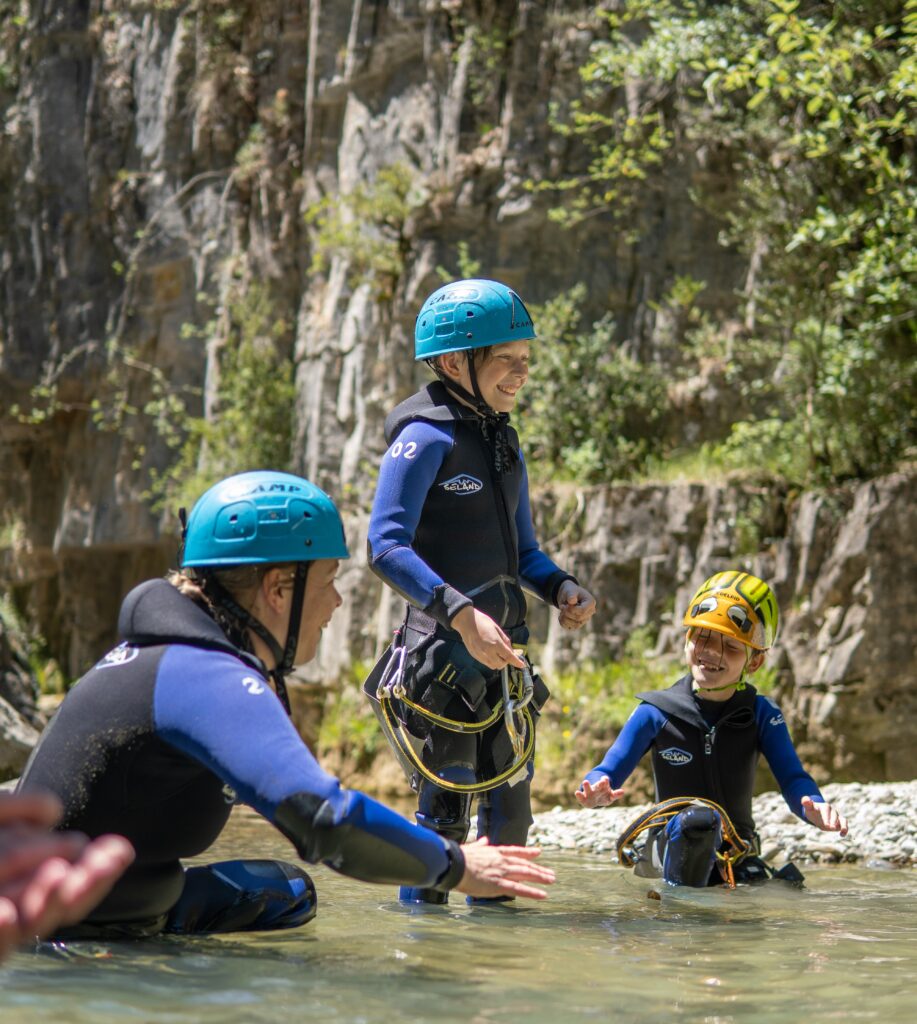 lake adventure eenoudervakantie spaanse pyreneeën canyoning